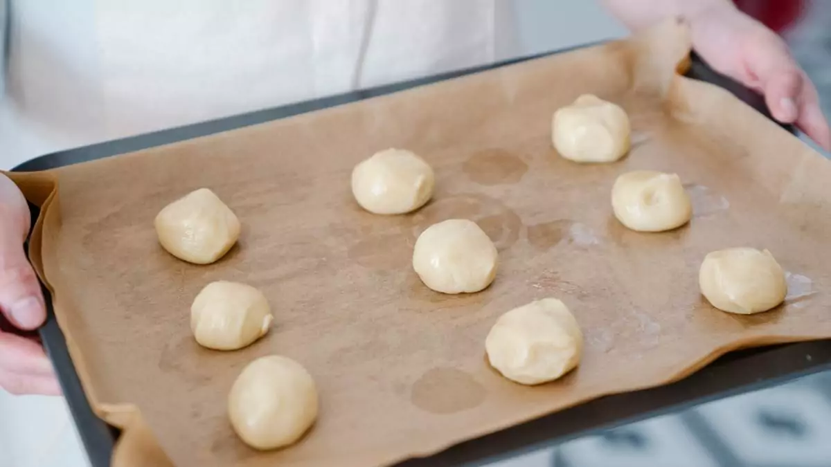 Odborníci otestovali papír na pečení. Důrazně nedoporučují používat tuto známou značku.