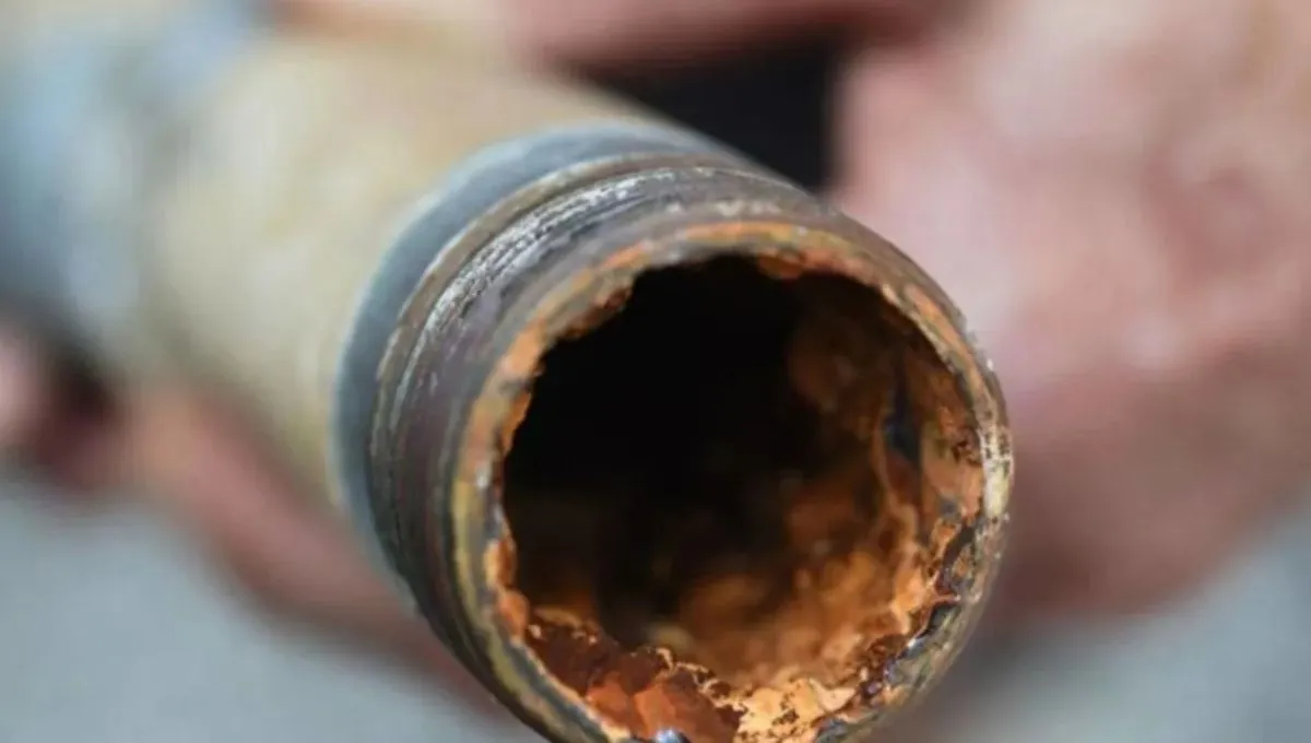 Jak odstranit vodní kámen z potrubí během několika minut pomocí přírodní ingredience