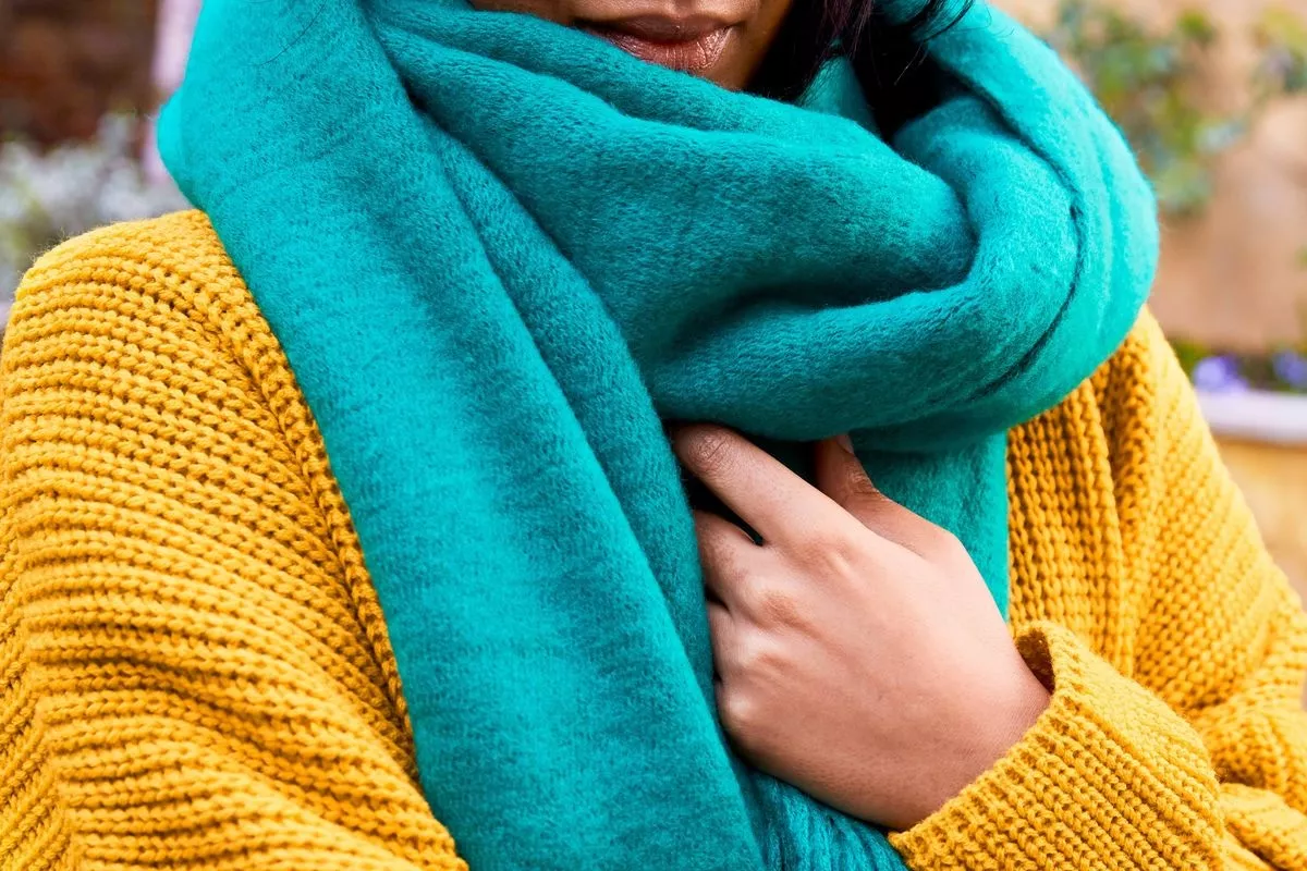 Šátky peru pouze tímto způsobem. Nezmačkají se a zůstávají teplé po celé roky.