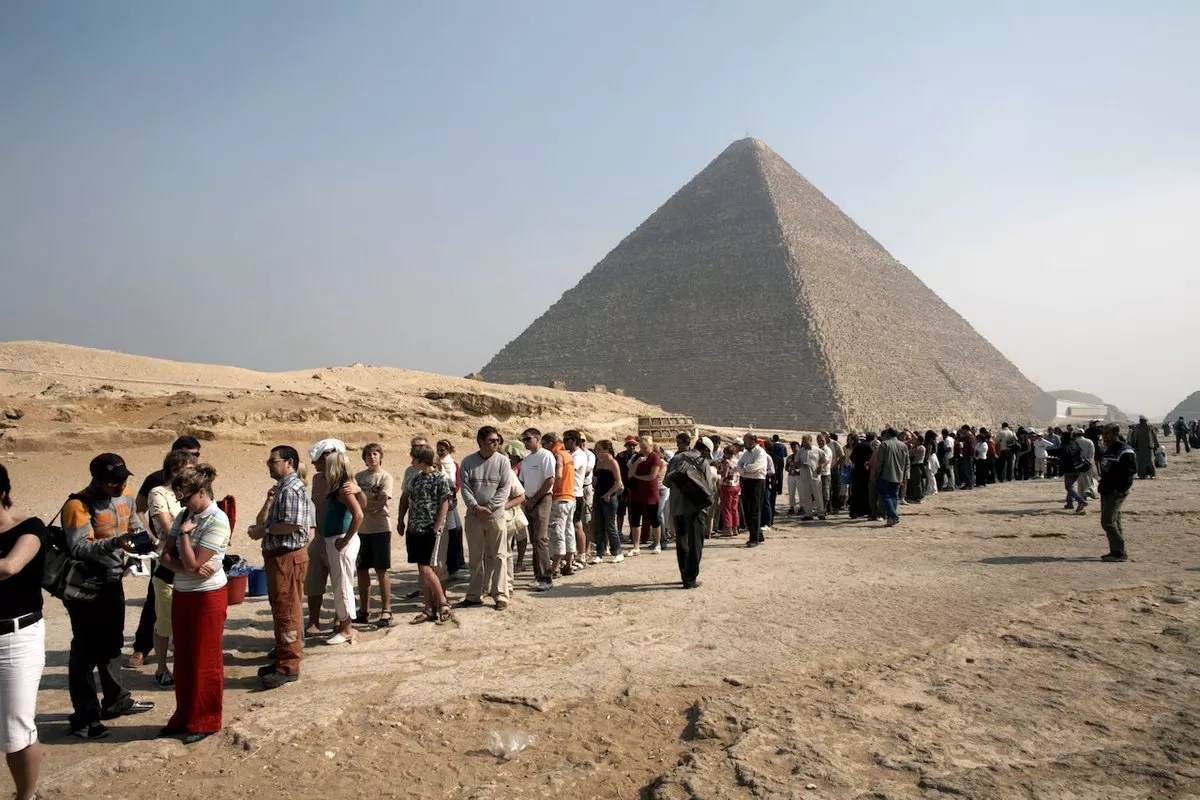 Jedou se podívat na pyramidy a vracejí se s prázdnou peněženkou. Cestovatel o podvodech v Egyptě.