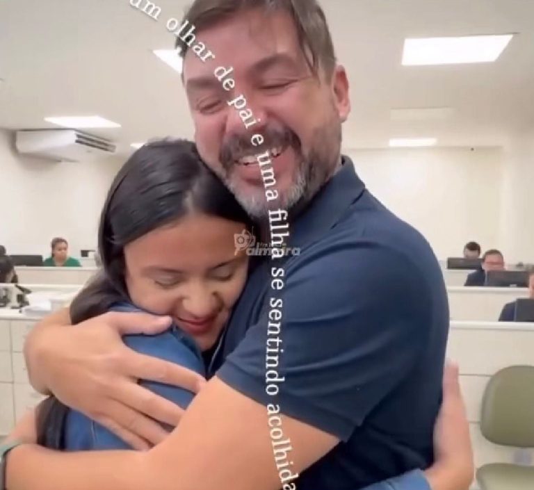 O engenheiro civil Eduardo Sidnei Sena descobriu, após 30 anos, que tem uma filha. O primeiro encontro entre os dois ocorreu no momento da realização do teste de DNA, quando abriram juntos o resultado do exame. O laudo confirmou a paternidade. Ao receberem o resultado positivo, pai e filha se emocionaram. O encontro foi registrado em vídeo e repercutiu entre internautas. Nas redes sociais, Eduardo comentou sobre o momento vivido ao lado da filha recém-descoberta. “Agora é hora de recuperar o que ficou pra trás e construir novas memórias juntos”, escreveu. A história ganhou destaque pela emoção do reencontro e pela descoberta tardia da paternidade, marcando o início de uma nova etapa na vida dos dois.