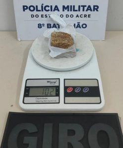 PM apreende 102 gramas de cocaína com adolescente durante patrulhamento no bairro Bom Sucesso, em Sena Madureira, na noite de domingo.