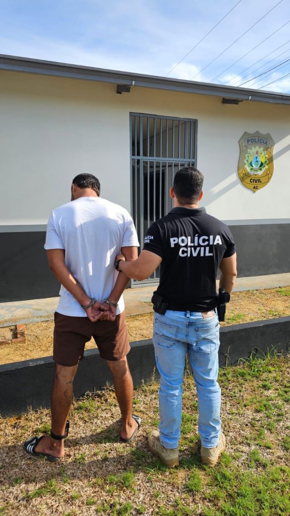 Homem foi preso por extorsão após denúncia da vítima, mas acabou liberado em audiência de custódia nesta terça-feira.