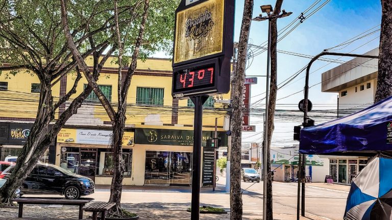 Termômetro na Praça do Relógio, em Rio Branco