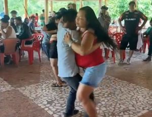 Forró v Manoel Urbano se stal virálním a na sociálních sítích přesáhl 350 tisíc zhlédnutí; VIDEO