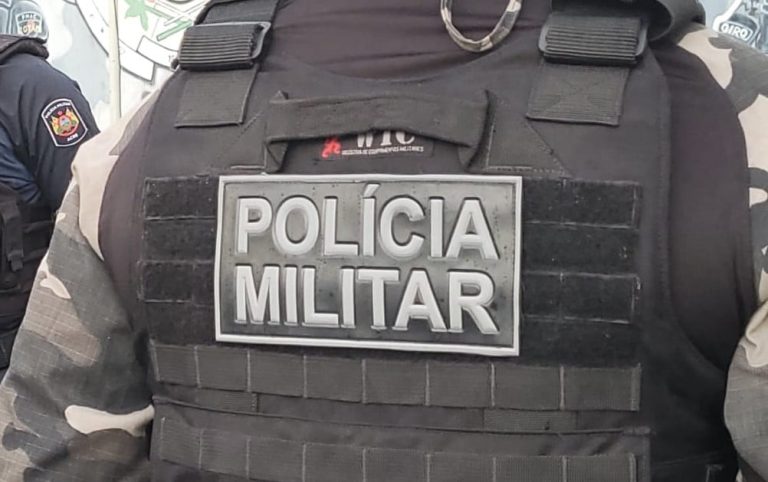 Após acompanhamento tático, o homem foi alcançado e abordado.