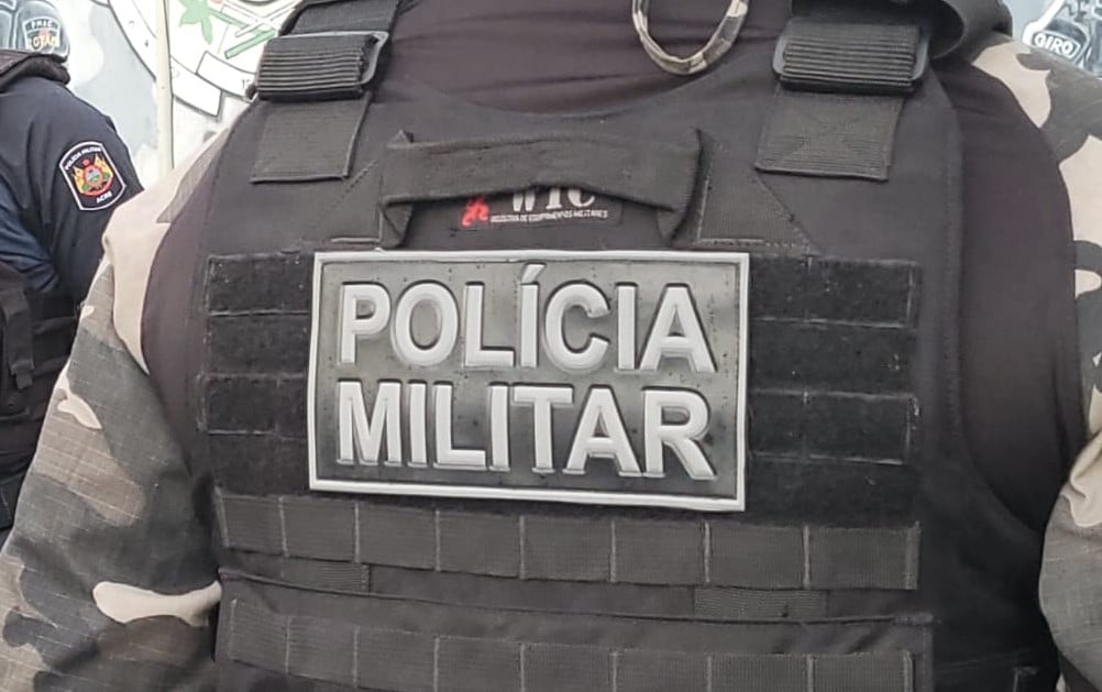 Após acompanhamento tático, o homem foi alcançado e abordado.