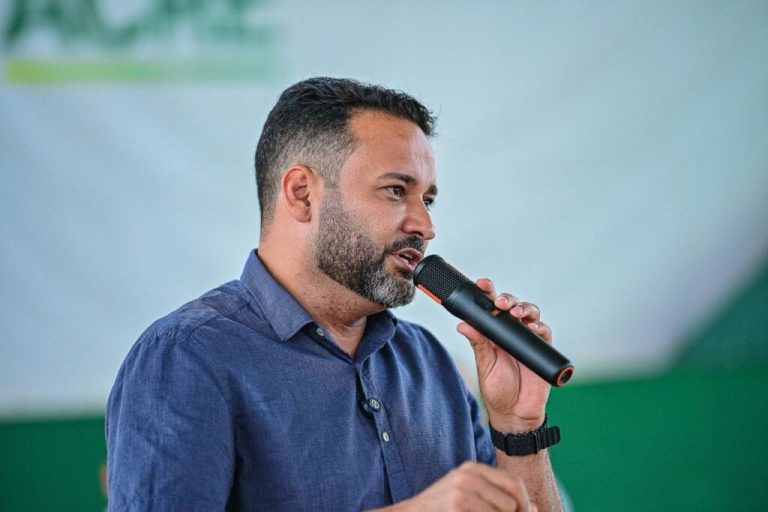 Vzdělávání: studenti ze Santa Rosa do Purus dostávají školní sady a tablety