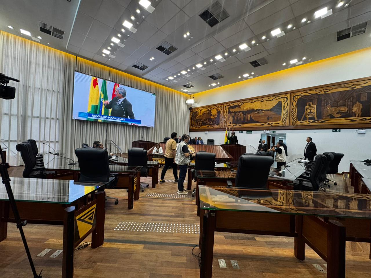 A abertura dos trabalhos contou com a presença de apenas seis deputados