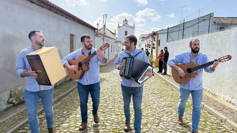 Cortelha hostí Aguardente and Honey Fair ve vnitrozemí obce Loulé