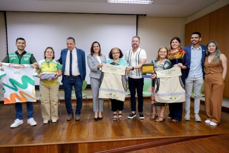 Mailza destaca potencial econômico do Acre em entrega de kits turísticos