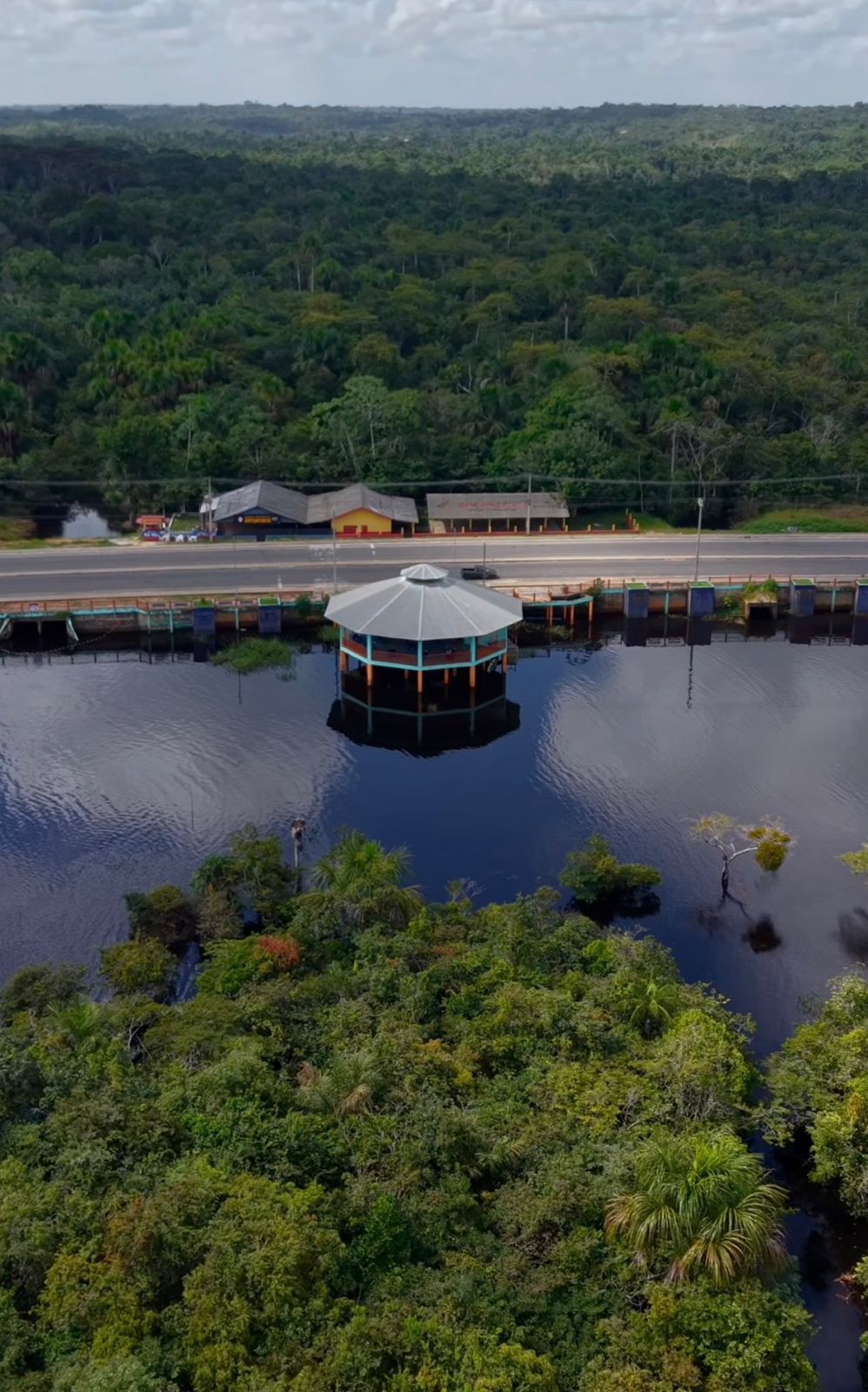 Registro feito com drone evidencia paisagem do ponto turístico e impulsiona nova onda nas redes sociais.