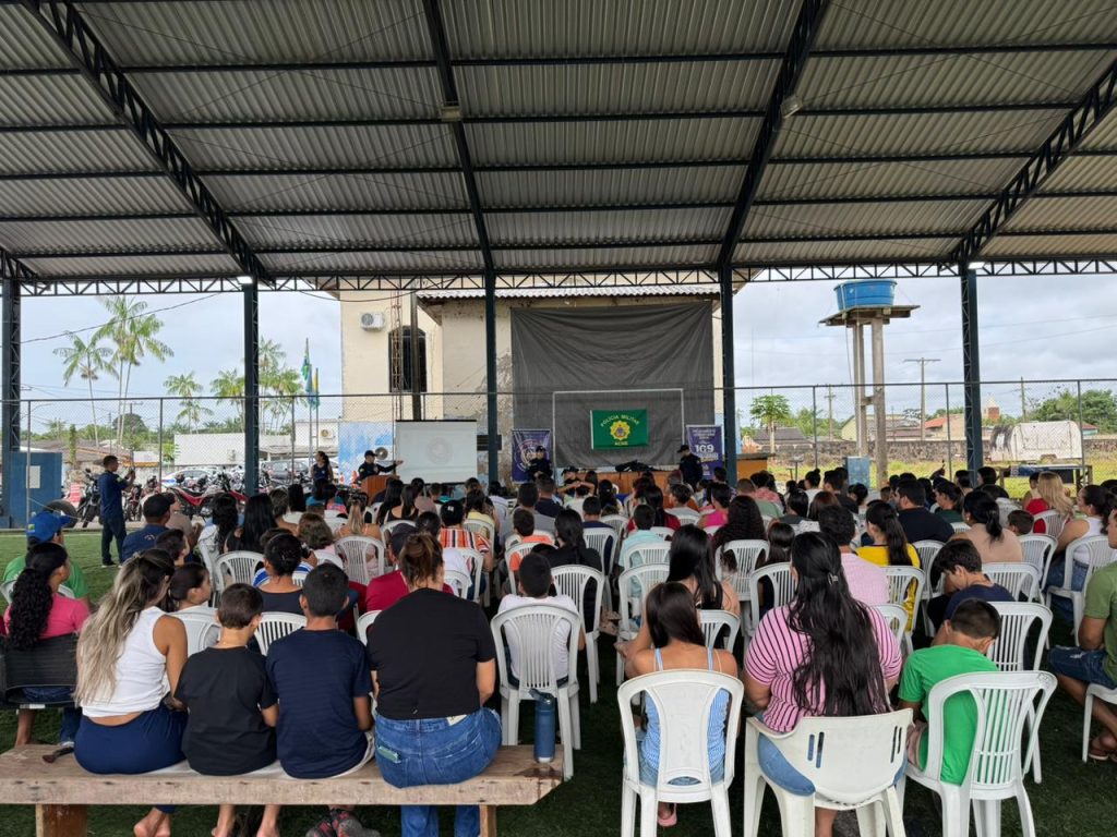 Projekt Vojenské policie slouží 60 dětem a zaměřuje se na výcvik občanství ve městě Acre