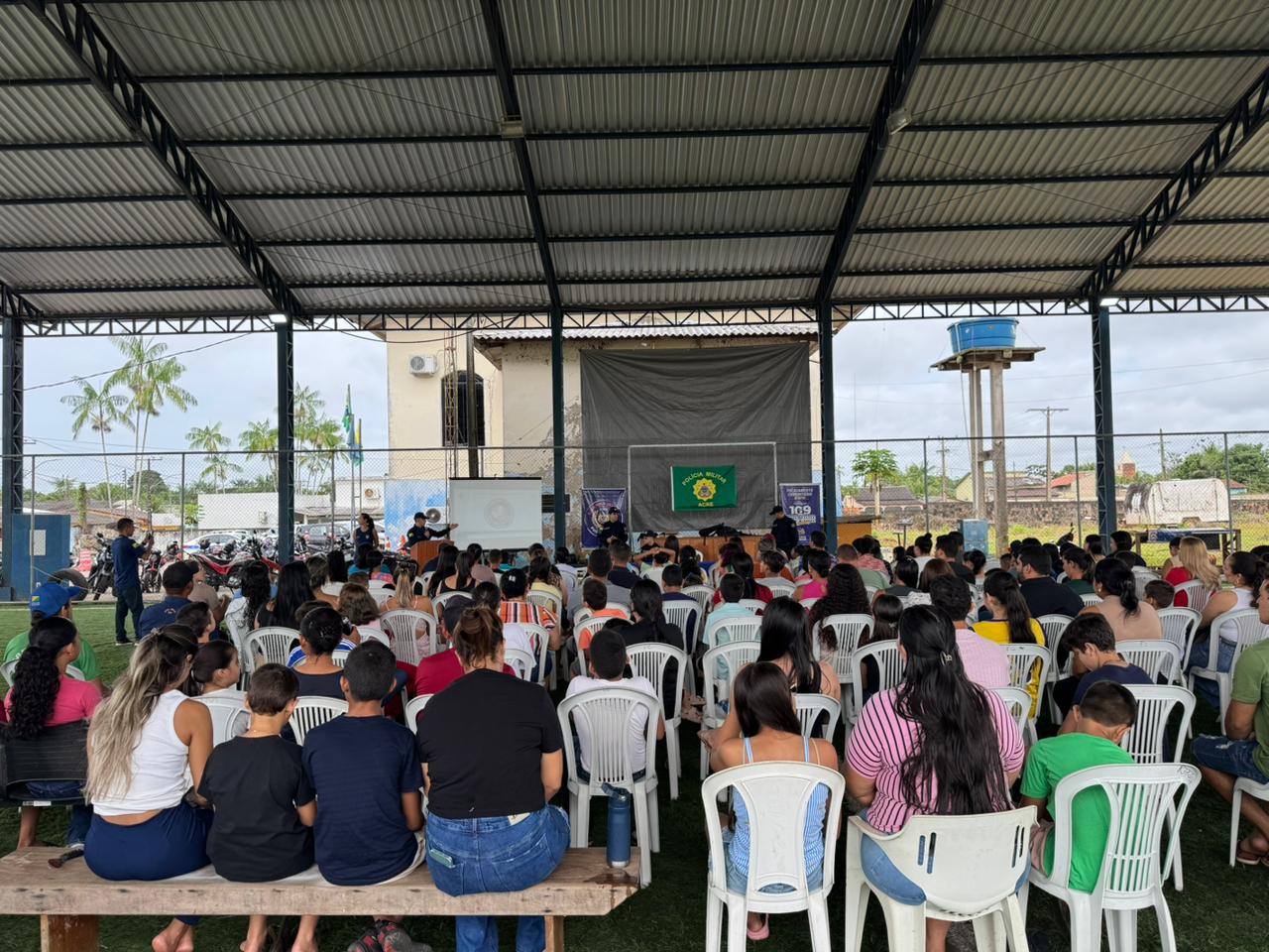 Projekt Vojenské policie slouží 60 dětem a zaměřuje se na výcvik občanství ve městě Acre