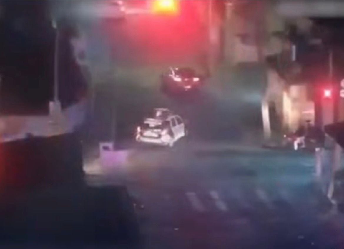 Podezřelý byl po pronásledování zajat a převezen jako doprovod k lékařské péči.