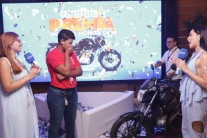 No Dia da Mulher, trabalhadora ganha moto 0 km em sorteio do ContilNet conheça a vencedora