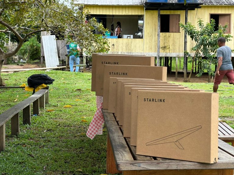 Comunidades rurais de Cruzeiro do Sul recebem internet via satélite e ampliam acesso à tecnologia