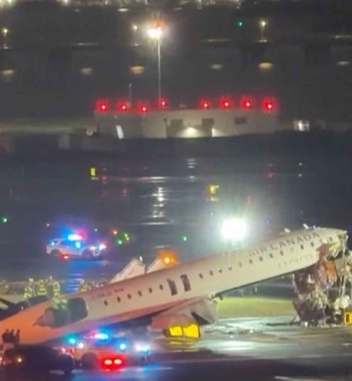 Nehoda mezi letadlem a hasičským vozem uzavřela letiště LaGuardia v New Yorku