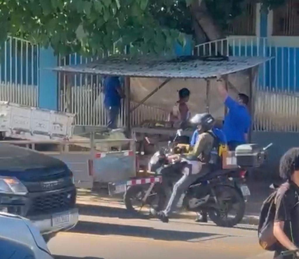 VIDEO: Stan venkovského producenta je odstraněn z chodníku v Rio Branco; vyjádří se radnice