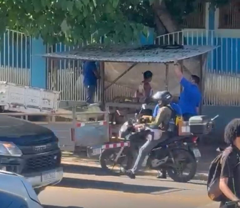 VIDEO: Stan venkovského producenta je odstraněn z chodníku v Rio Branco; vyjádří se radnice