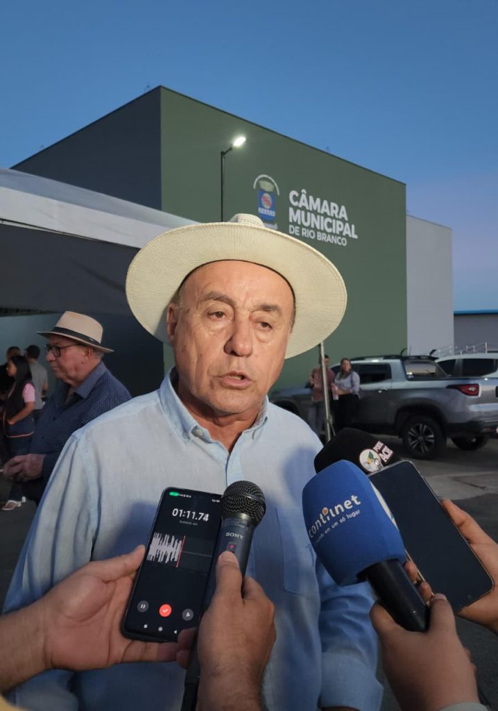 Bocalom celebra entrega da nova Câmara