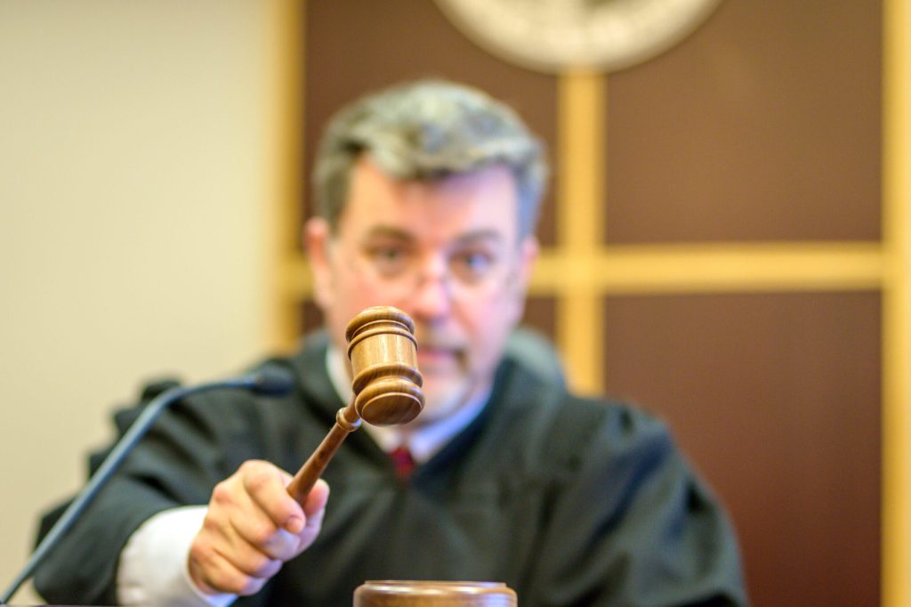 Muž dostal téměř 20 000 eur na podporu pro vyživované dítě se zdravotním postižením a sociální zabezpečení požadovalo vrácení peněz: Soud měl poslední slovo