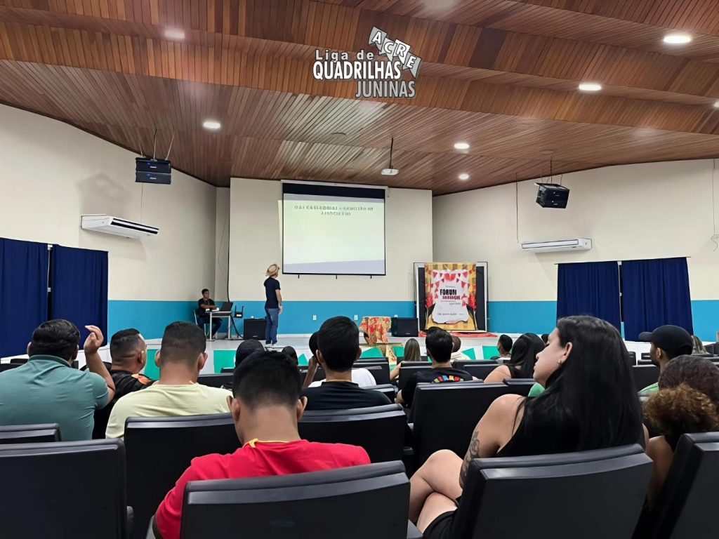 Escuta Junina reúne delegados e representantes de quadrilhas