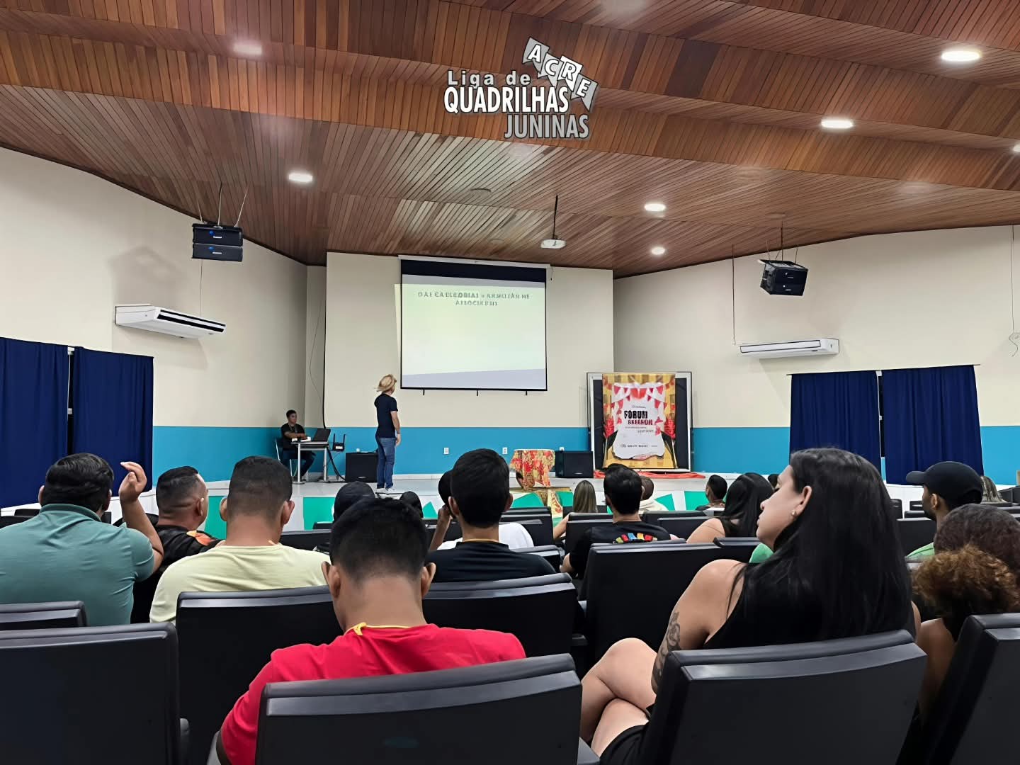 Escuta Junina reúne delegados e representantes de quadrilhas