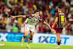 Pedro faz quatro e Flamengo atropela Madureira na semifinal do Carioca