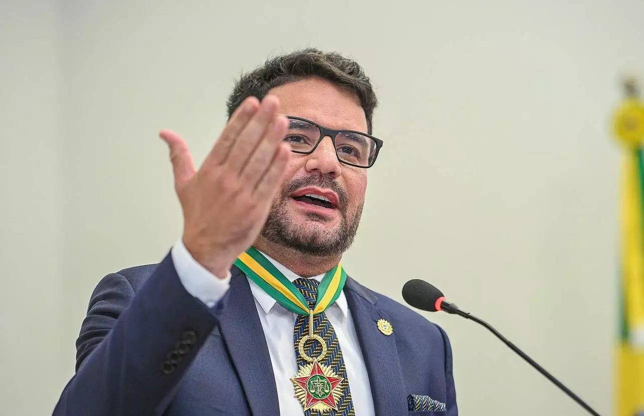 Gladson tem aprovação que supera 62%