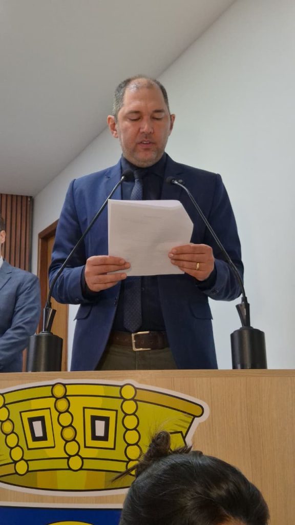 Presidente oficializa afastamento de Bocalom com leitura de carta na Câmara