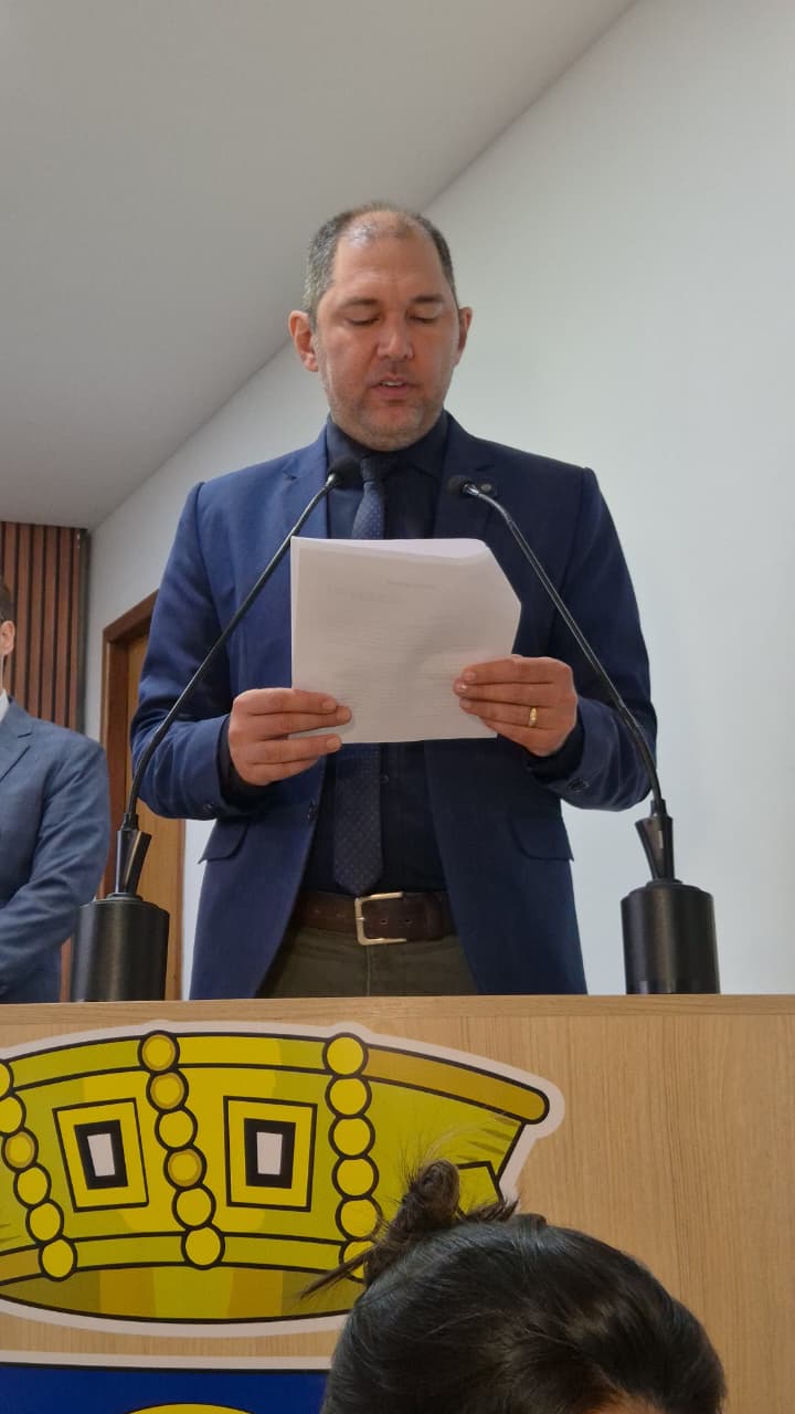 Presidente oficializa afastamento de Bocalom com leitura de carta na Câmara