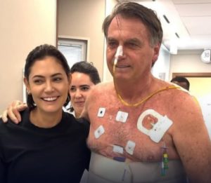 Michelle publica foto com Bolsonaro no hospital