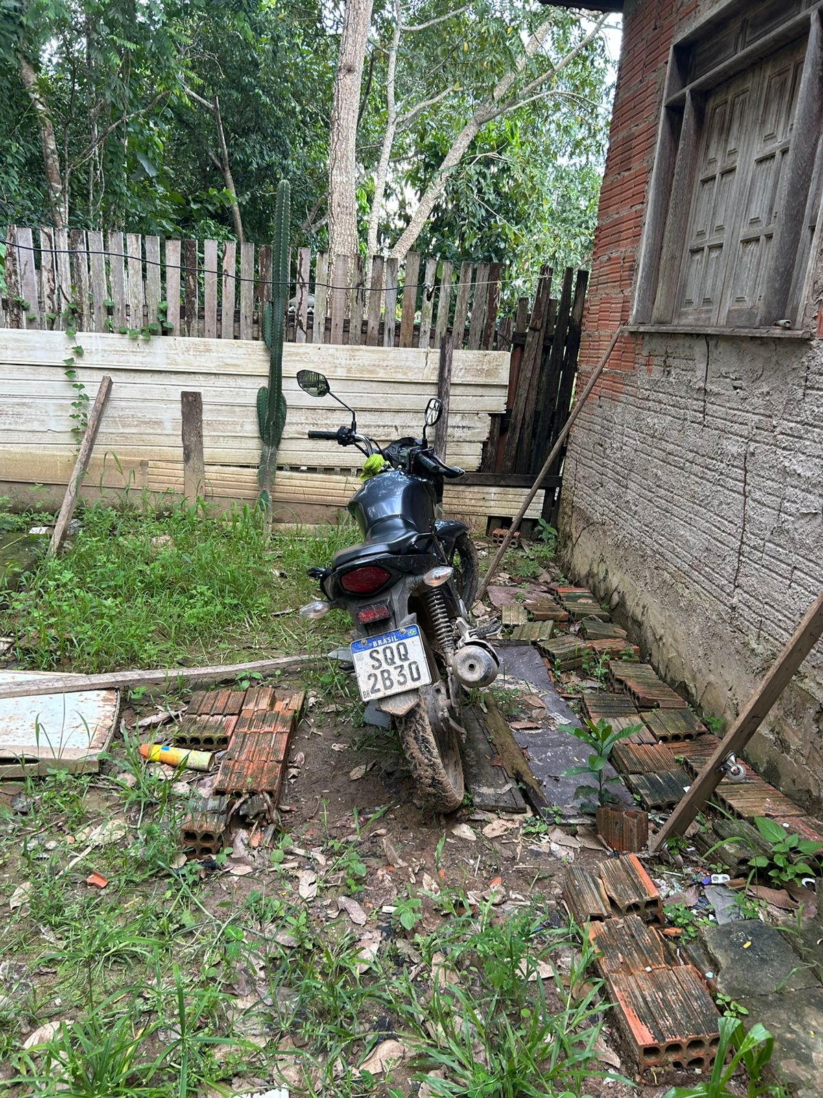 A polícia recuperou uma moto com restrição de roubo