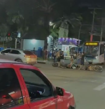 Acidente entre duas motocicletas deixa duas pessoas feridas no cruzamento da Praça do Juventus, em Rio Branco.