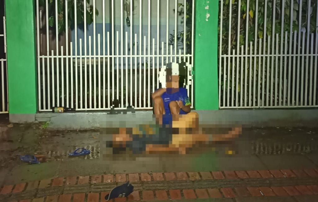 Homem tenta abusar de amigo bêbado, é flagrado por moradores