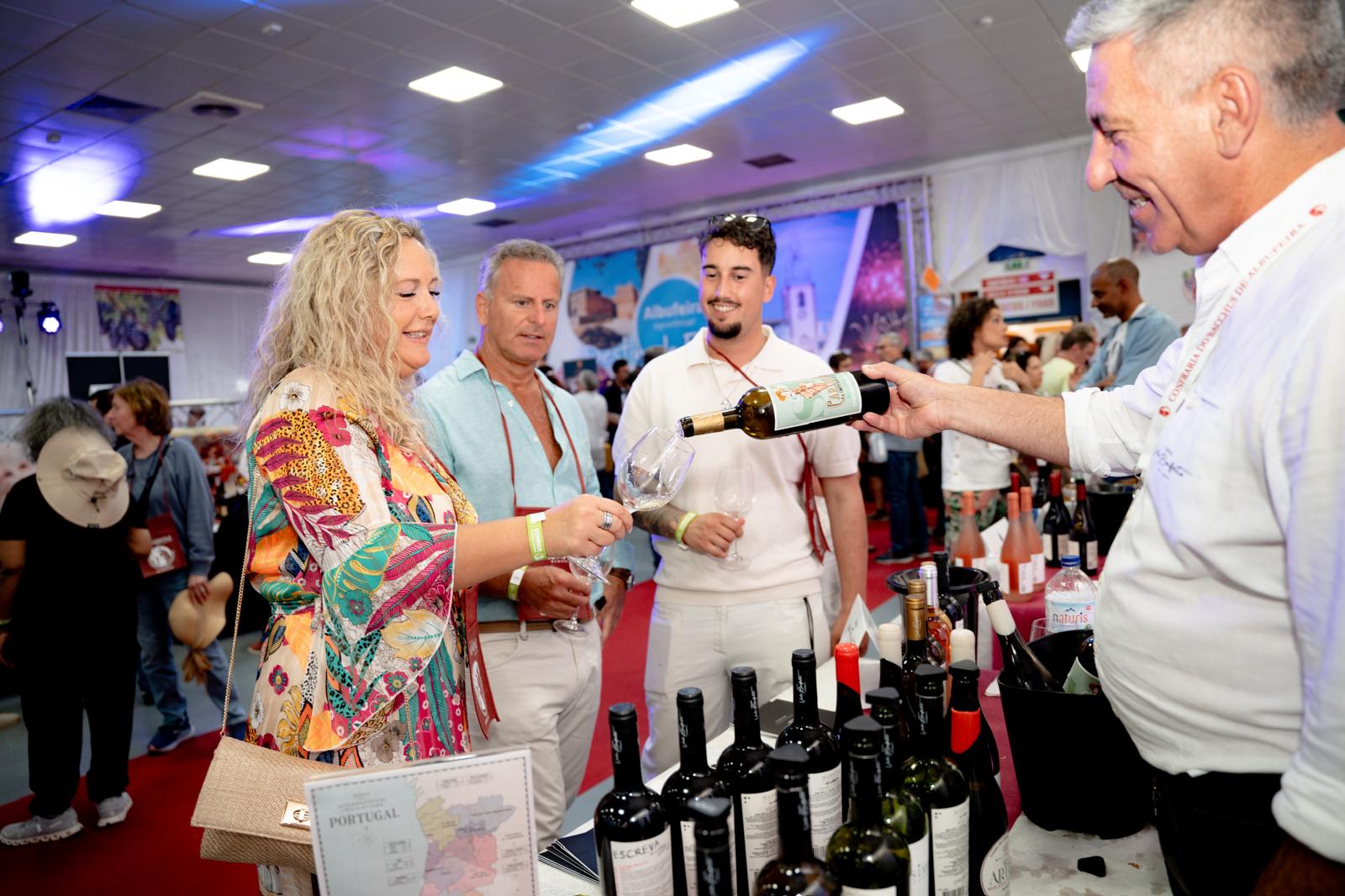 Albufeira přijala kolem 7 000 návštěvníků na Velké portugalské výstavě vín