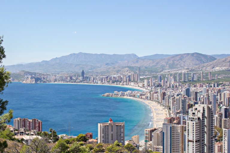 „Utrácím zde méně než doma“: Brit se stěhuje do této turistické destinace poblíž Portugalska a poddává se nízkým životním nákladům