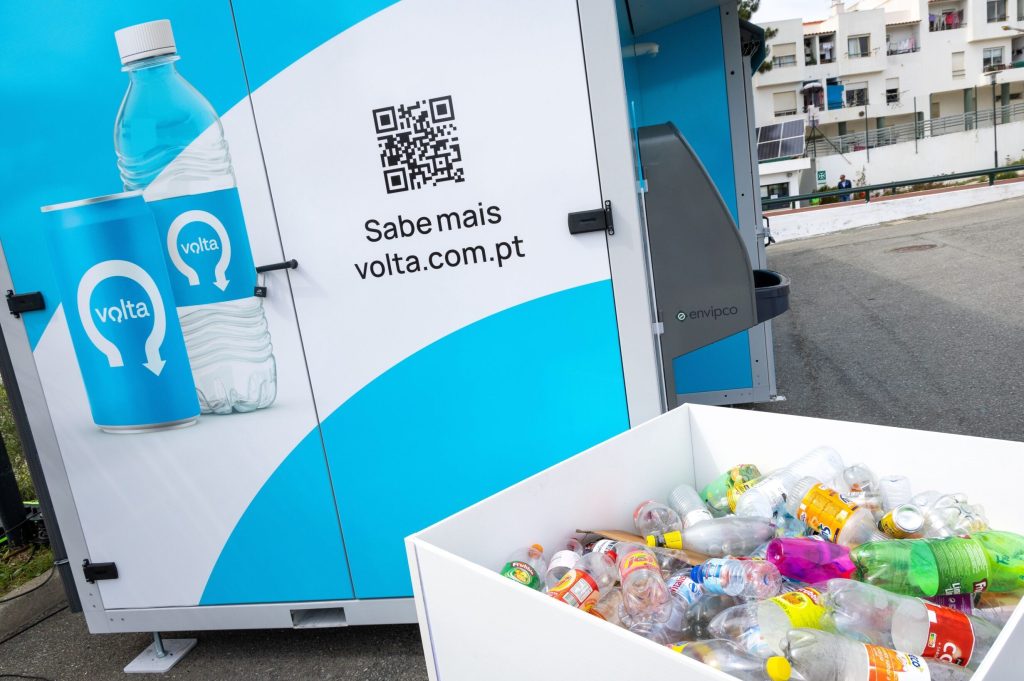 Nový systém lahví vzbuzuje pochybnosti: opravdu se musíte vrátit do stejného supermarketu, abyste dostali náhradu?