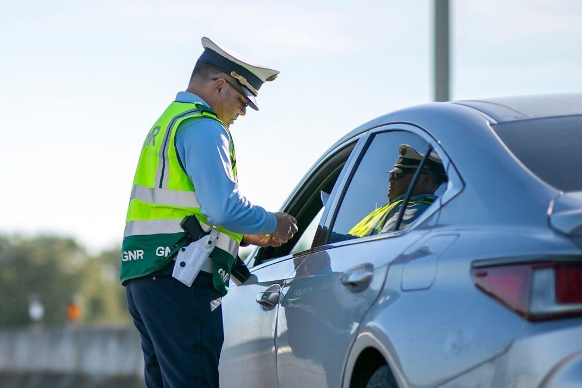 GNR a abordar condutor.
