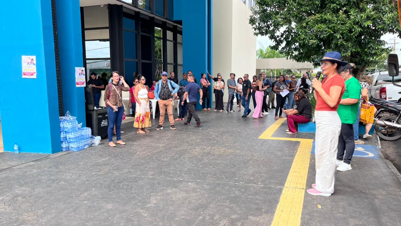 A mobilização ocorre após o adiamento do envio do projeto