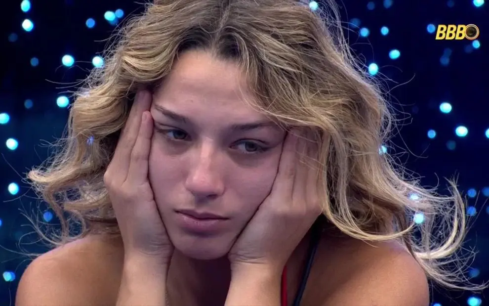 Samira desabafa sobre cansaço psicológico e cogita deixar o reality