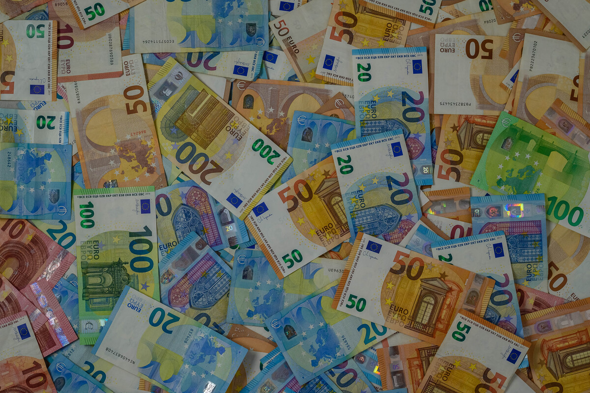 Várias notas de euro. Crédito: Freepik