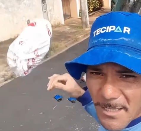 Vídeo mostra gari relatando desrespeito durante coleta de lixo