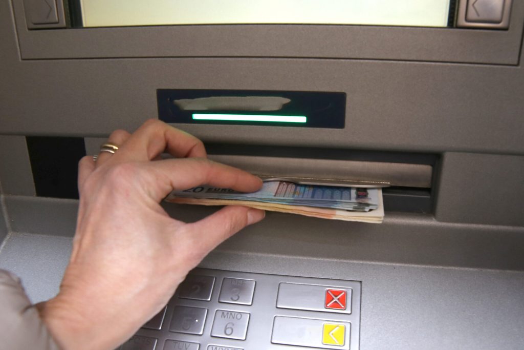 Sledujte svůj bankovní účet: miliony rodin tyto peníze obdrží v následujících týdnech