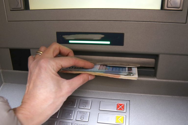 Sledujte svůj bankovní účet: miliony rodin tyto peníze obdrží v následujících týdnech