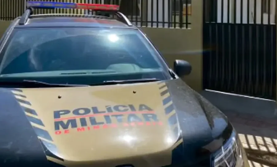 A tranquilidade do bairro Ipiranga, em Ituiutaba (MG), foi interrompida por um ato de violência na manhã desta quarta-feira (08/04). Por volta das 7h, um jovem de 16 anos conseguiu acessar as dependências da Escola Estadual Rotary portando um canivete, vindo a atingir cinco crianças que estavam no local para o início das aulas.