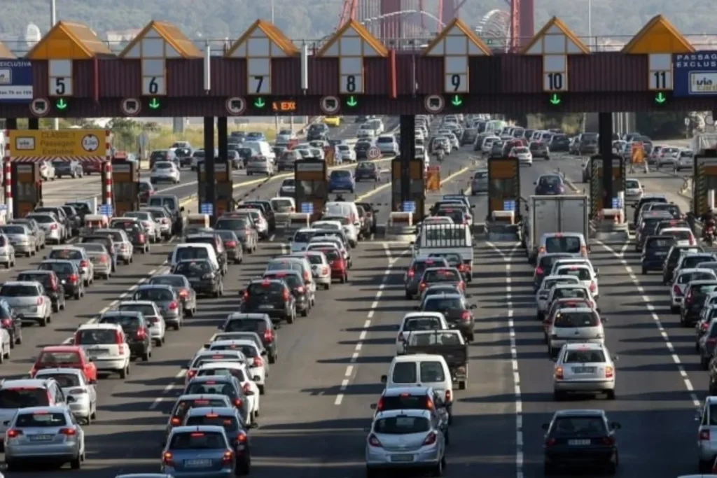 Fila nas portagens. Crédito: Lusa
