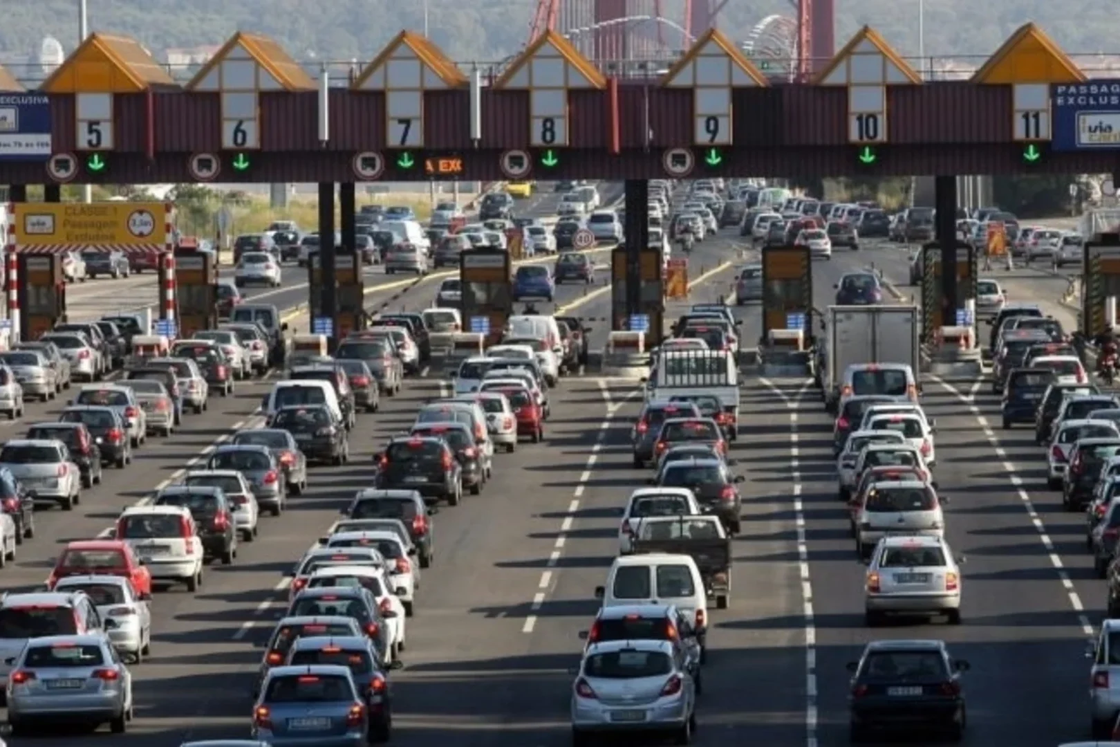 Fila nas portagens. Crédito: Lusa