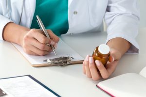 "Přijdete požádat lékaře o důchod?" 72letý lékař si účtuje 1000 eur a slibuje invalidní důchody